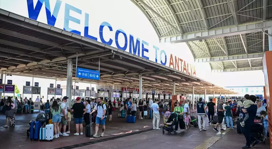 Antalya, 9 Ayda 14 Milyon Yabancı Turisti Ağırladı