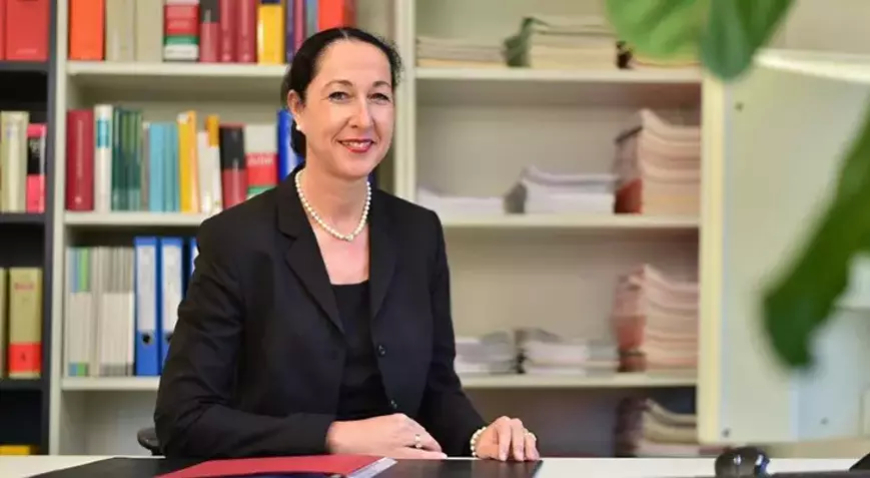 Almanya’da Şok Saldırı: Yeni Belediye Başkanı Iris Stalzer Evinde Bıçaklandı