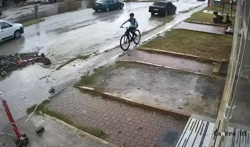 Hatay’da Lise Öğrencisi Bisikletiyle Yağmur Suyu Dolu Çukura Düştü