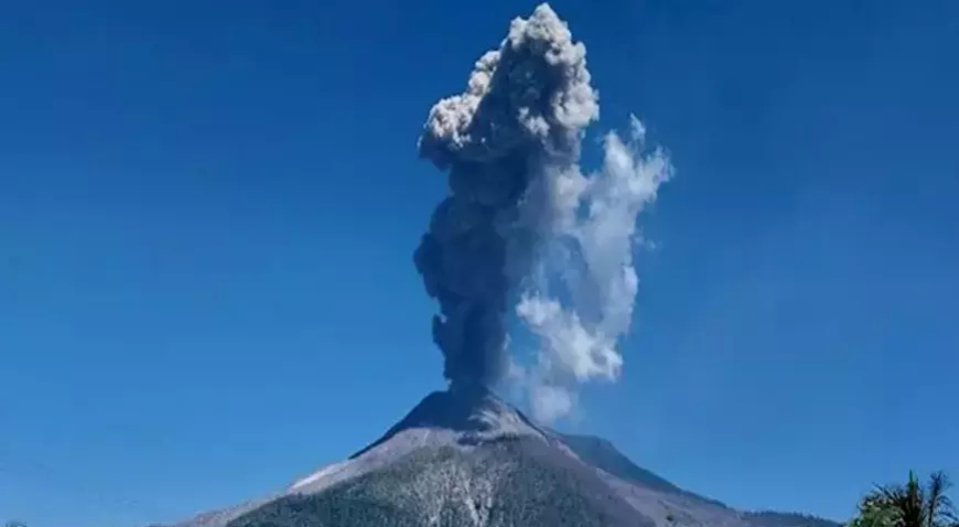 Endonezya’da Lewotobi Laki-Laki Yanardağı Patladı
