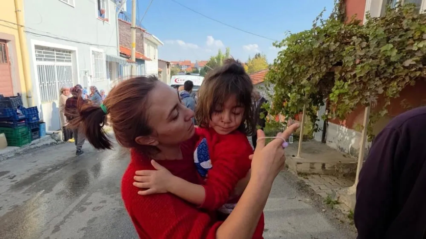 Kütahya’da Yangında Anne ve İki Çocuk Balkonda Kurtuldu