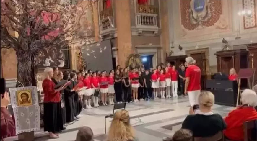 Sınırları Aşan Koro: Hataylı Çocuklar Roma’da Umudu Seslendirdi