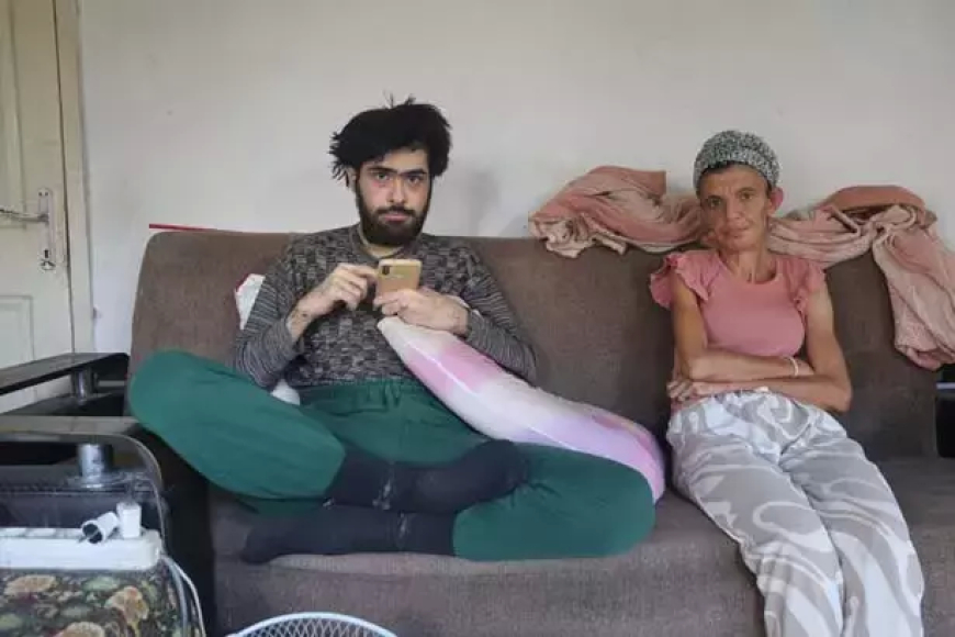 Hatay’da 3 Yıldır Evden Çıkmayan Genç, İlk Kez Dışarı Çıktı: “İyileşsem de Bir Şey Yapmak İstemiyorum”