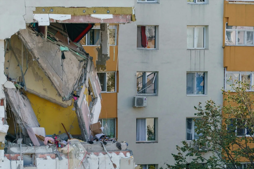 Bükreş’te 8 Katlı Apartmanda Patlama: 3 Ölü, 13 Yaralı