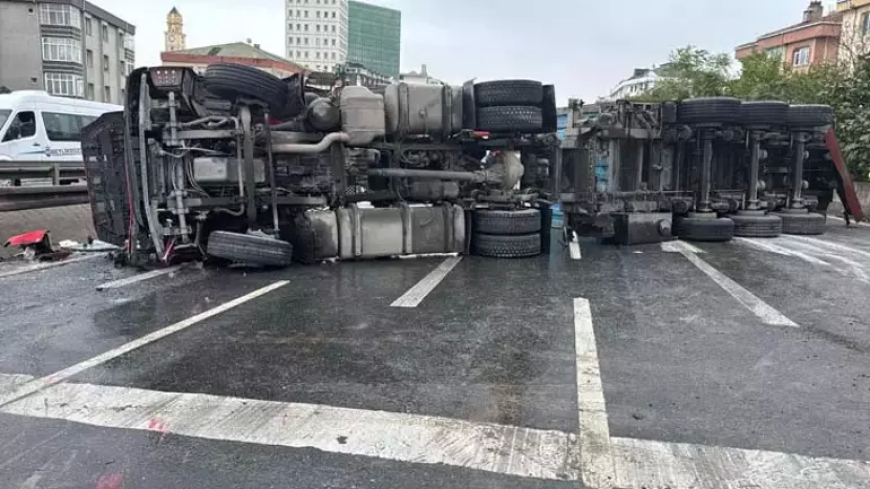 Büyükçekmece’de D-100 Karayolu’nda TIR Devrildi: Yol Trafiğe Kapandı