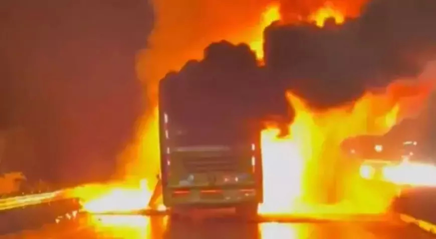 Hindistan’da Yolcu Otobüsü Alev Aldı: En Az 25 Ölü