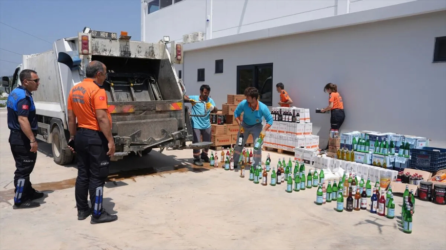 Antalya’da Depoda Skandal: Son Kullanma Tarihi Geçmiş Ürünlere Yeni Etiket Basarken Yakalandılar