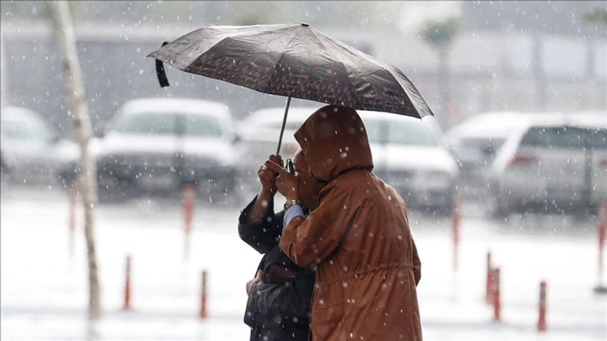 Türkiye iki mevsimi bir arada yaşıyor: Yağmur, kar ve fırtına uyarısı