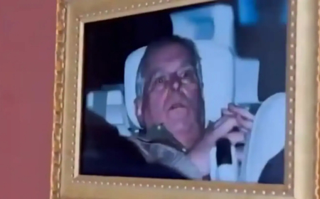 Louvre’da sıra dışı müdahale: Prens Andrew’un gözaltı fotoğrafı duvara asıldı