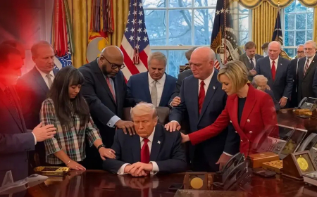 Beyaz Saray’da Dikkat Çeken Anlar: Trump İçin Oval Ofis’te Toplu Dua