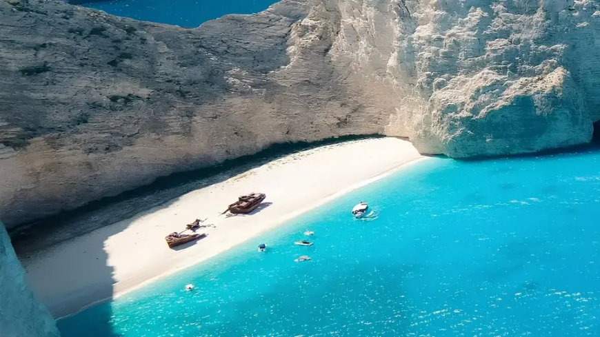 Zakynthos: İyon Denizi’nin turkuaz cenneti