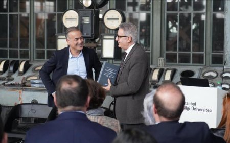 Hukuk Dünyasında Vefa: Prof. Dr. Turgut Tarhanlı Onuruna Hazırlanan Armağan Kitap Takdim Edildi