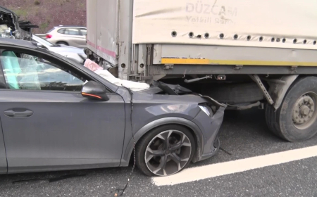 İstanbul Sancaktepe'de Otomobil TIR’ın altına girdi, sürücü yaralı kurtarıldı