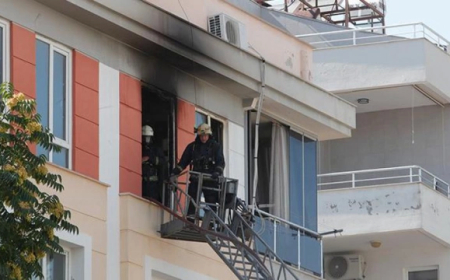 Antalya’daki Yangında Hasta Kedisi İçin Gözyaşı Döken Ukraynalı Kadın Bayıldı