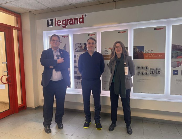 Fransa Ekonomi Heyetinden Legrand Türkiye’ye Ziyaret! Üretim ve İnovasyon Yerinde İncelendi