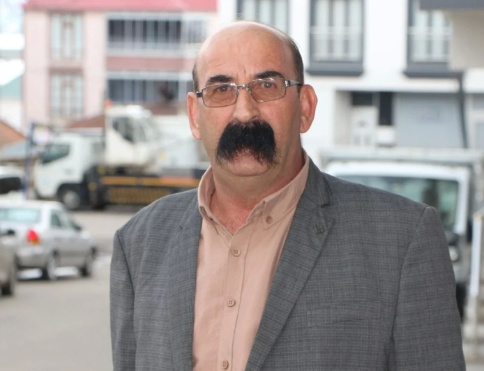 BİNGÖLLÜ SİYASETÇİNİN BIYIKLARI DÜNYA GÜNDEMİNDE: "SADECE YAKIŞTIĞI İÇİN UZATTIM"