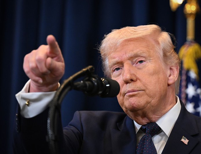 Trump’tan Çarpıcı İddia: "İran Bize Çöküşte Olduklarını Bildirdi"