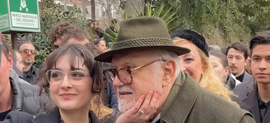 Tarih Çınarı İlber Ortaylı Son Yolculuğuna Uğurlandı: Cenazedeki Görüntüler Sosyal Medyayı İkiye Böldü!