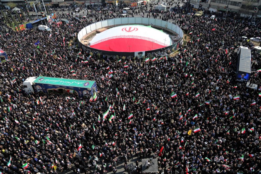 Tahran’da Tarihi Cenaze Töreni: Komutanlar, Bilim İnsanları ve Siviller Uğurlanıyor
