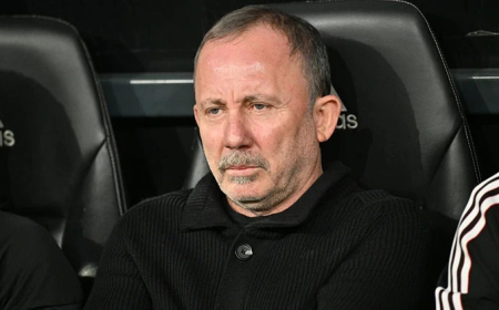 Beşiktaş’ta Kupa Şoku: Sergen Yalçın’dan İstifa Sinyali ve Taraftarın Sert Tepkisi
