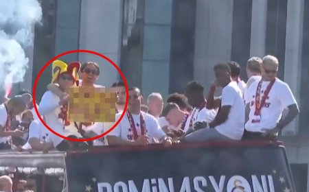 Galatasaray'da Şampiyonluk Kutlamaları Başladı: Torreira ve Yunus'tan Dikkat Çeken Pankart