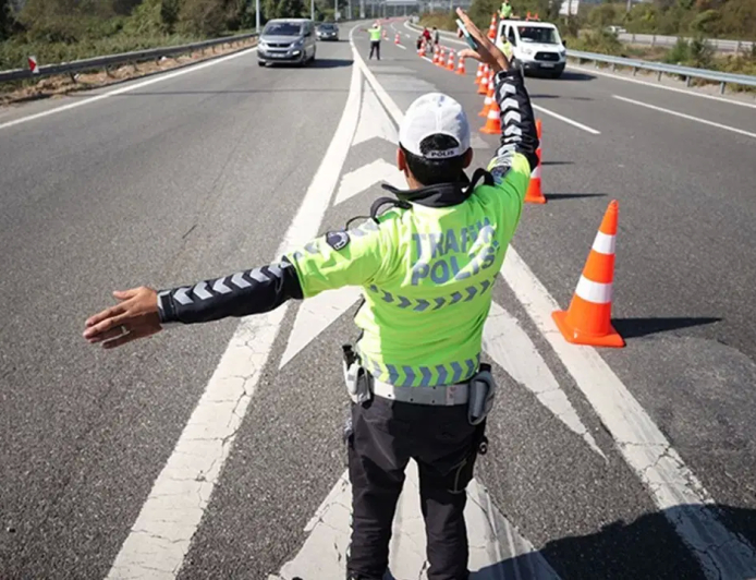 İstanbul'da Hafta Sonu Trafik Alarmı: 3 İlçede Çok Sayıda Yol Kapanıyor!