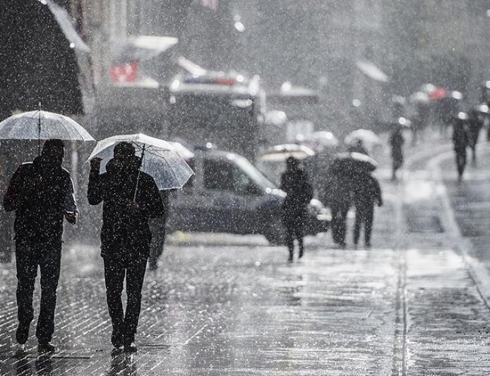 Hafta Sonu Planlarına "Yağmur" Engeli: Meteoroloji’den 4 Bölgeye Kritik Uyarı!