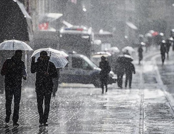 İstanbul'da Hava Durumu Tersine Dönüyor: Hafta Sonu Planı Yapanlara AKOM'dan Kritik Uyarı
