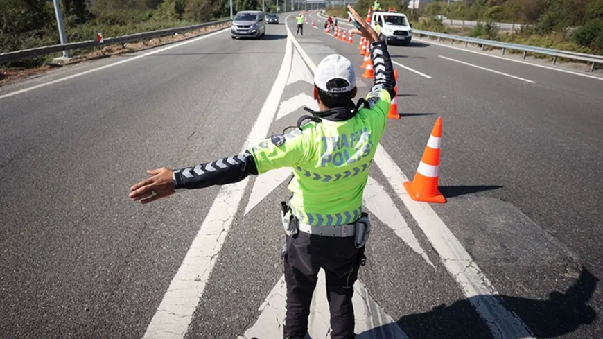 İstanbul'da Hafta Sonu Trafik Alarmı: 3 İlçede Çok Sayıda Yol Kapanıyor!
