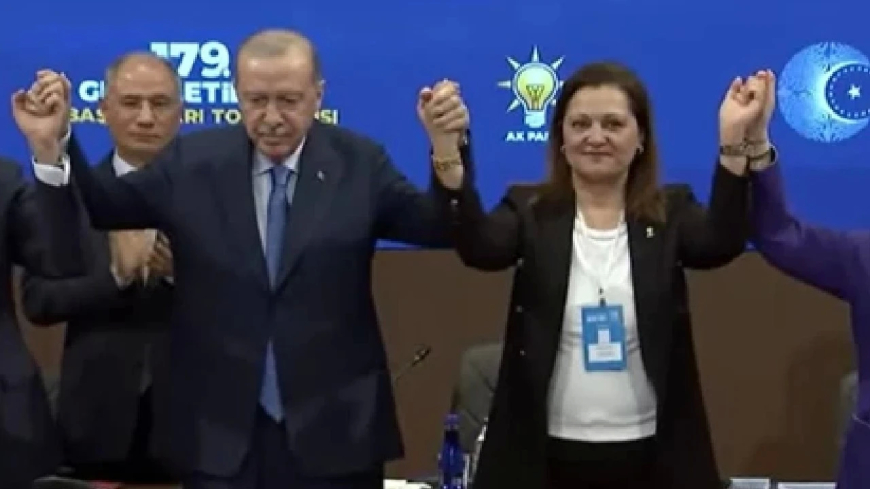 Burcu Köksal AK Parti'de! Rozetini Cumhurbaşkanı Erdoğan Taktı!