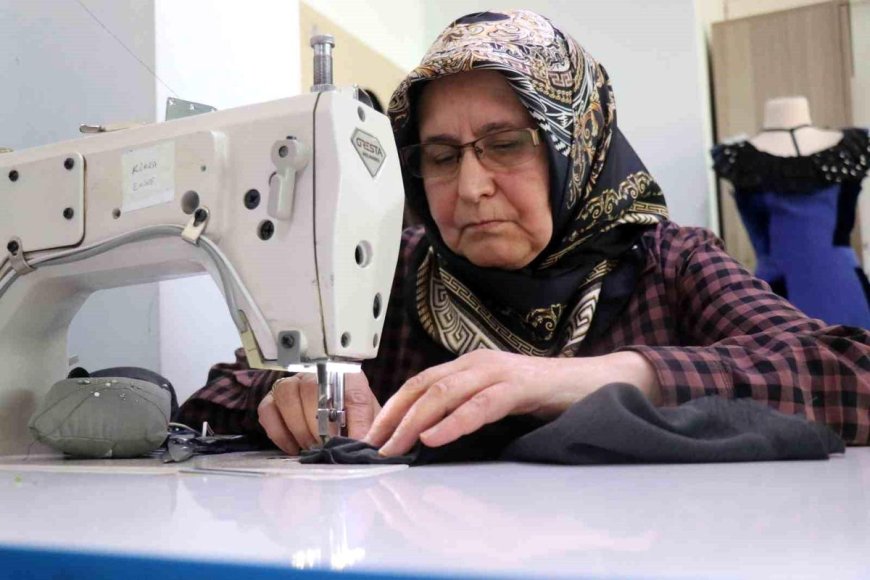 "Beni Sınıfta Bırakın Hocam": 65 Yaşındaki Remziye Demir’in Azmi ve Kurs Tutkusu
