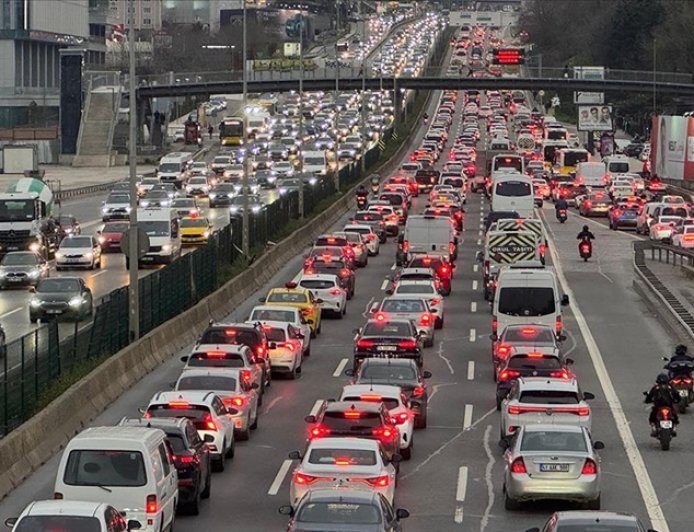 İstanbul'da Bayram Sonrası Trafik Çilesi: Yoğunluk %60'a Dayandı