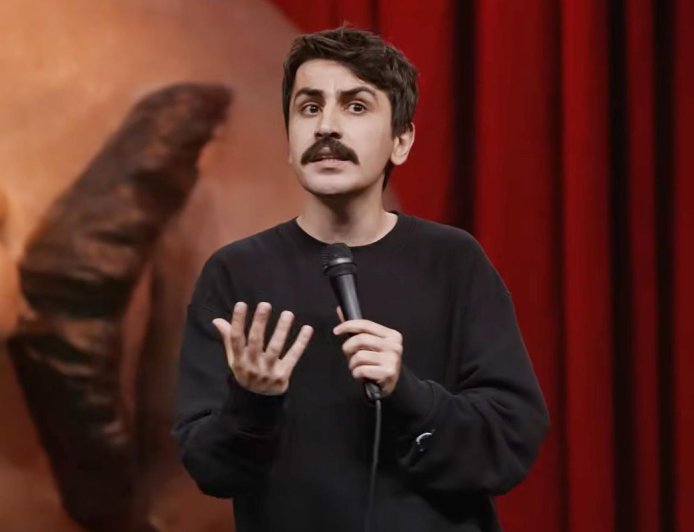 Komedyen Deniz Göktaş Hakkında "Dini Değerleri Aşağılama" İddiasıyla Soruşturma Başlatıldı