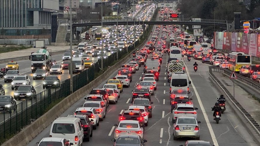 İstanbul'da Bayram Sonrası Trafik Çilesi: Yoğunluk %60'a Dayandı