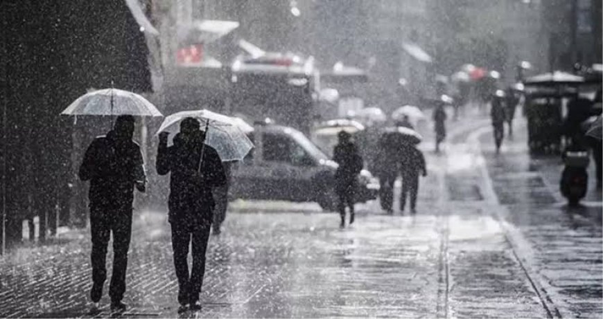 İstanbul'da Aniden Bastıran Sağanak Hayatı Felç Etti: Caddeler Göle Döndü!